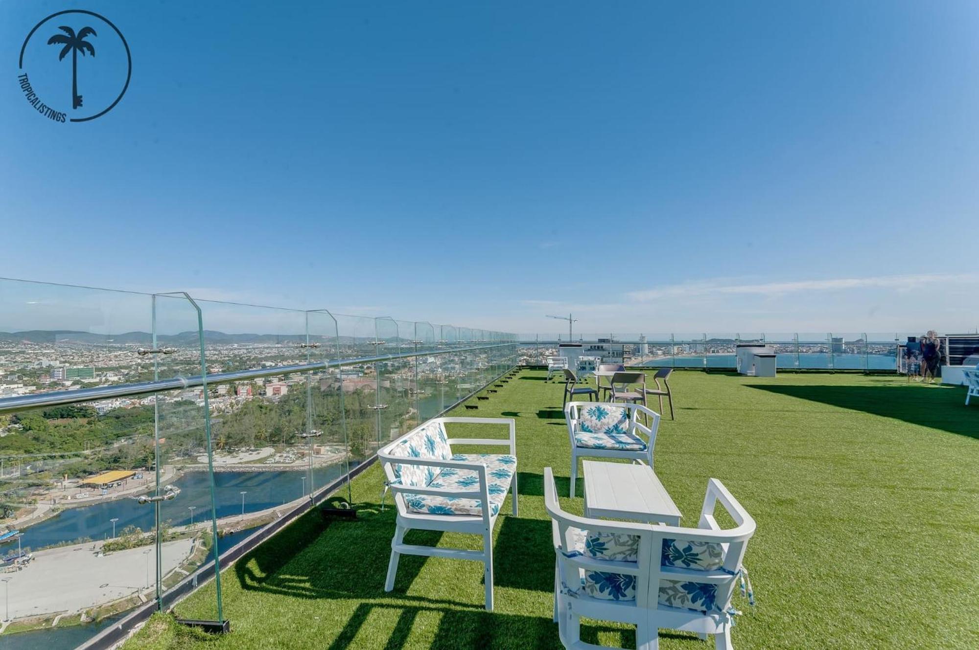 Stylish Apt. W/ Rooftop, Infinity Pool & Sea View Apartment Mazatlan
