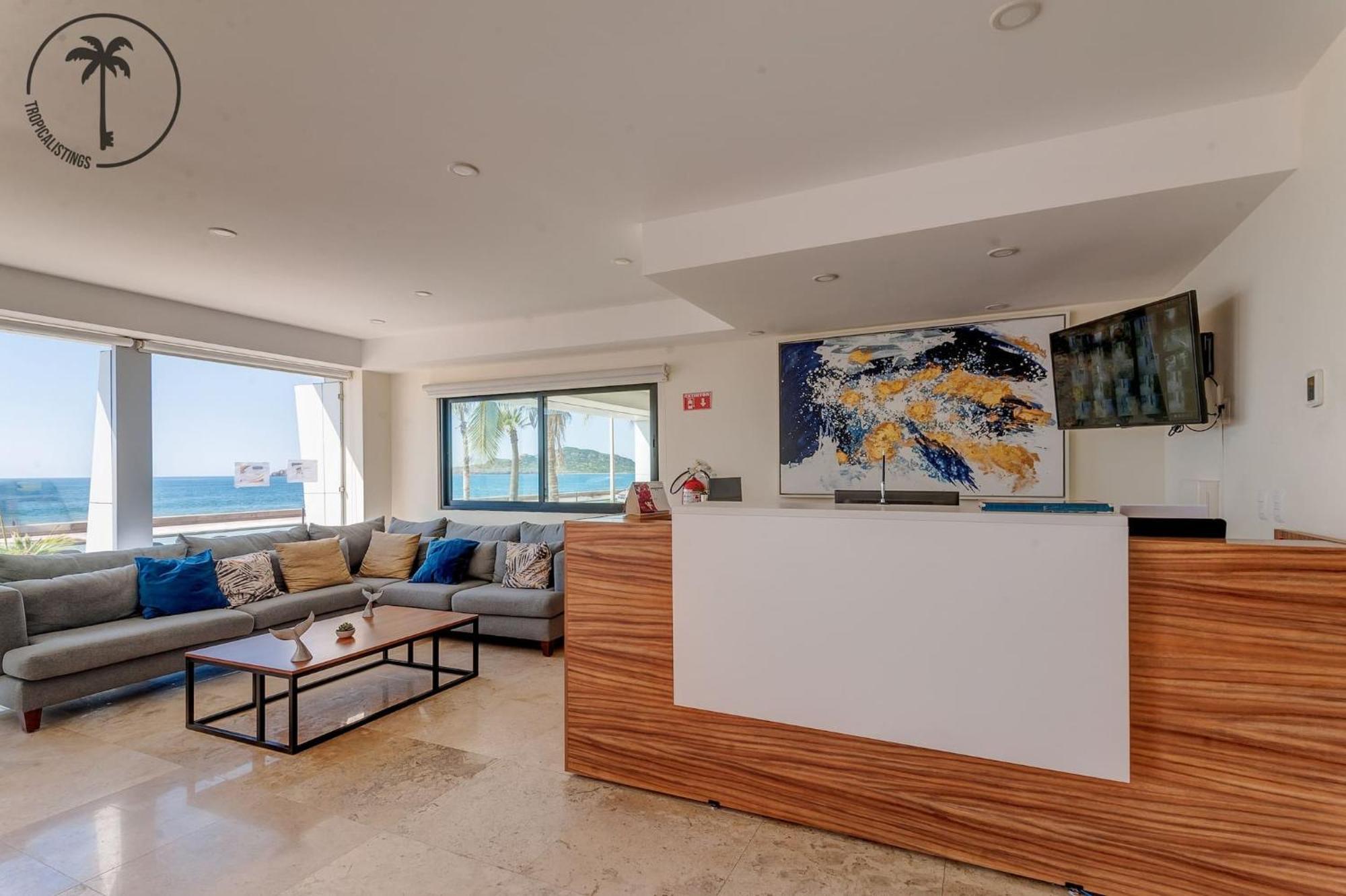 Apartment Stylish Apt. W/ Rooftop, Infinity Pool & Sea View *